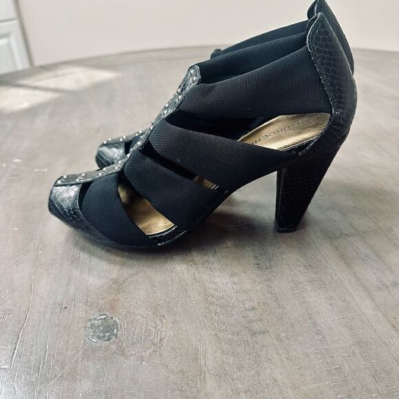 Arturo Chiang black, strappy leather high heel sandals. - Picture 3 of 7